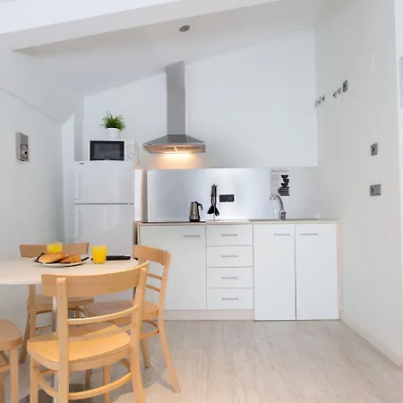 Mate Oliveira - Centre,