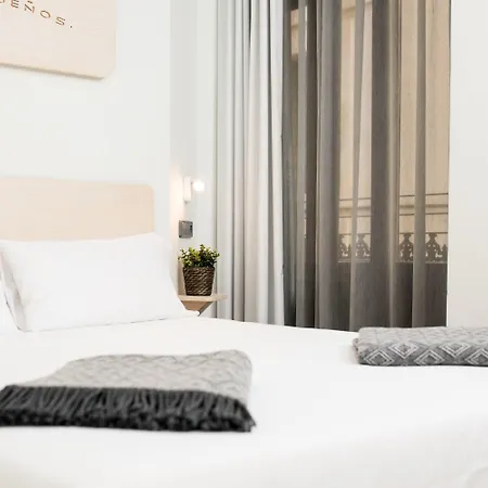 Mate Oliveira - Centre, 3* فالنسيا