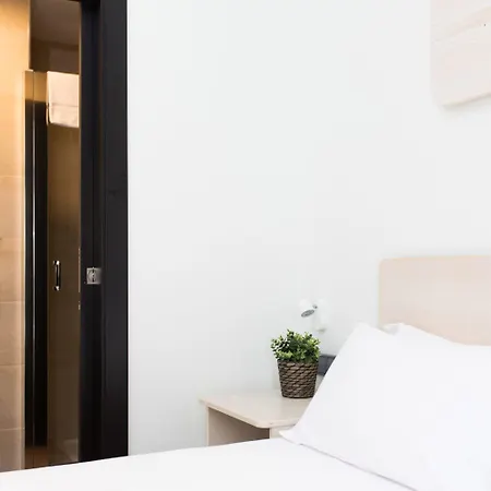 Mate Oliveira - Centre, 3* فالنسيا