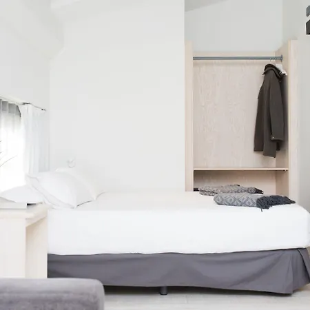 Mate Oliveira - Centre, Valencia