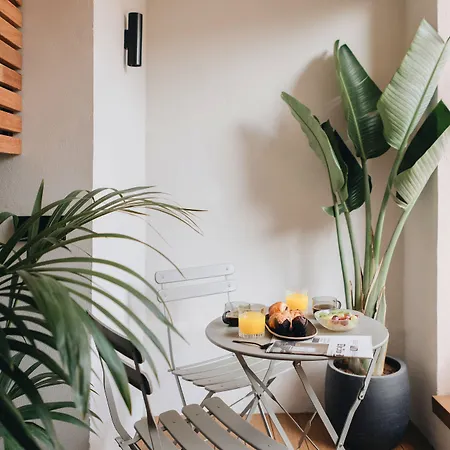 Mate Oliveira - Centre,