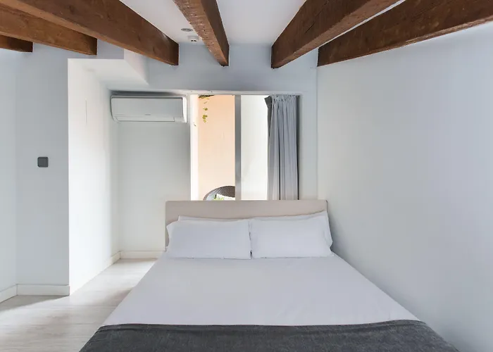 Mate Oliveira - Centre, Отель Валенсия