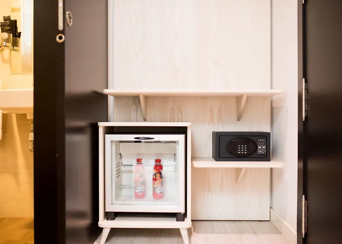 Отель Mate Oliveira - Centre,